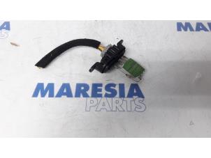 Used Heater resistor Renault Master IV (FV) 2.3 dCi 110 16V FWD Price € 36,30 Inclusive VAT offered by Maresia Parts