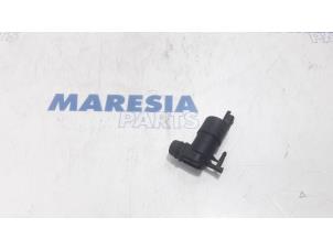 Used Windscreen washer pump Renault Master IV (FV) 2.3 dCi 110 16V FWD Price € 24,20 Inclusive VAT offered by Maresia Parts