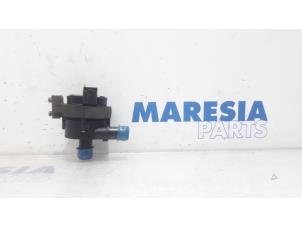 Usagé Pompe à eau Renault Master IV (FV) 2.3 dCi 110 16V FWD Prix € 60,50 Prix TTC proposé par Maresia Parts