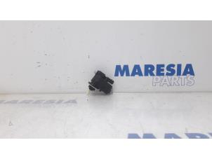 Used Headlight motor Renault Megane IV Estate (RFBK) 1.2 Energy TCE 130 Price € 50,00 Margin scheme offered by Maresia Parts