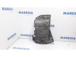 Used Sump Renault Grand Scénic II (JM) 2.0 16V Price € 30,00 Margin scheme offered by Maresia Parts