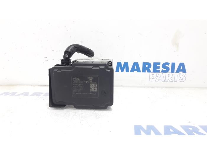 Begagnade ABS-pump Opel Combo 1.3 CDTI 16V Pris € 190,58 Inklusive moms erbjuds av Maresia Parts