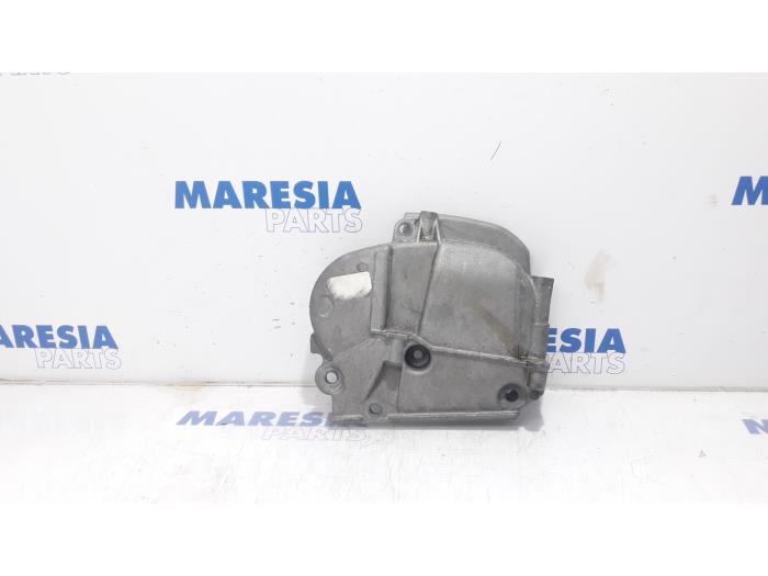 Usagé Couvercle de distribution Renault Clio III (BR/CR) 1.6 16V Prix € 30,00 Règlement à la marge proposé par Maresia Parts