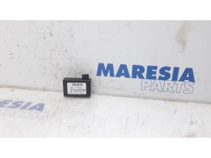 Używane Czujnik deszczu Citroen DS3 (SA) 1.6 Blue Hdi 100 Cena € 25,00 Procedura marży oferowane przez Maresia Parts