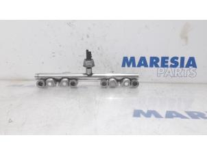Used Fuel injector nozzle Peugeot 207 CC (WB) 1.6 16V THP Price € 40,00 Margin scheme offered by Maresia Parts