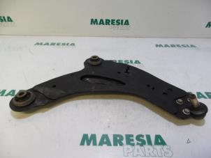 Usagé Bras de suspension bas avant droit Renault Trafic New (FL) 1.9 dCi 100 16V Prix € 25,00 Règlement à la marge proposé par Maresia Parts