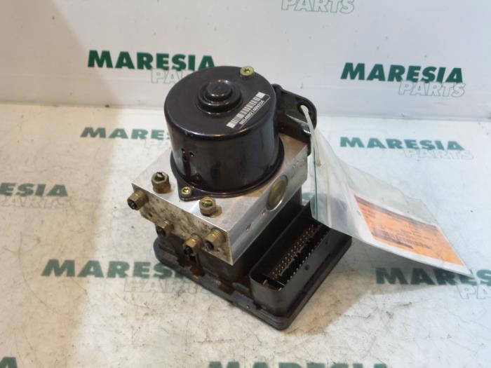 Używane Pompa ABS Citroen C5 I Break (DE) 2.0 HDi 110 Cena € 89,99 Procedura marży oferowane przez Maresia Parts