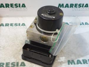 Używane Pompa ABS Citroen C5 I Break (DE) 1.8 16V Cena € 105,00 Procedura marży oferowane przez Maresia Parts