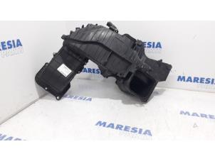Used Heater housing Renault Trafic New (JL) 2.0 dCi 16V 115 Price € 254,10 Inclusive VAT offered by Maresia Parts