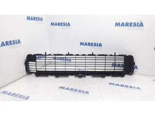 Used Grille Peugeot 3008 I (0U/HU) 1.6 16V THP 155 Price € 50,00 Margin scheme offered by Maresia Parts