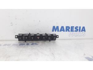 Begagnade Brytare Peugeot 3008 I (0U/HU) 1.6 16V THP 155 Pris € 105,00 Marginaltabell erbjuds av Maresia Parts