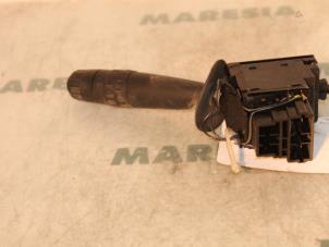 Usagé Commutateur feu clignotant Peugeot 406 Break (8E/F) 1.8 16V Prix € 25,00 Règlement à la marge proposé par Maresia Parts