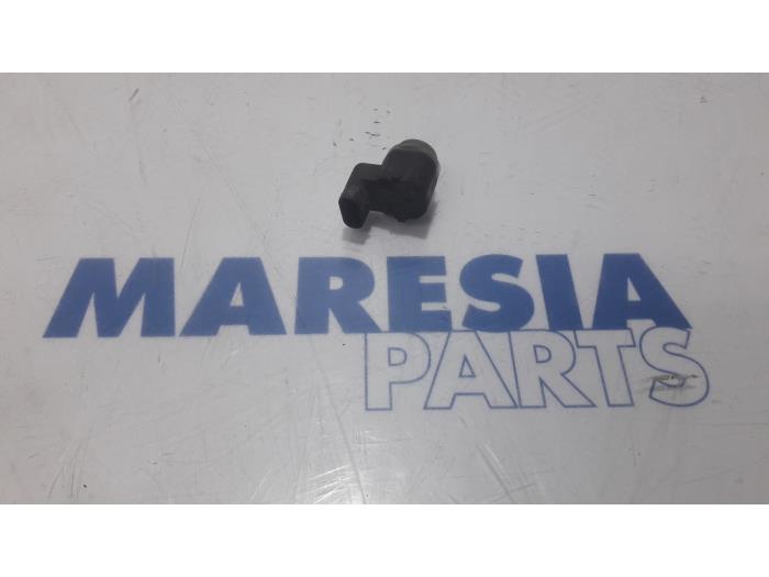 PDC Sensor from a Renault Trafic New (JL) 2.0 dCi 16V 115 2014