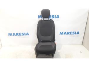Używane Fotel prawy Renault Captur (2R) 0.9 Energy TCE 12V Cena € 210,00 Procedura marży oferowane przez Maresia Parts