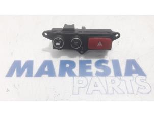 Gebrauchte Panikbeleuchtung Schalter Alfa Romeo 159 (939AX) 1.9 JTDm Preis € 15,00 Margenregelung angeboten von Maresia Parts