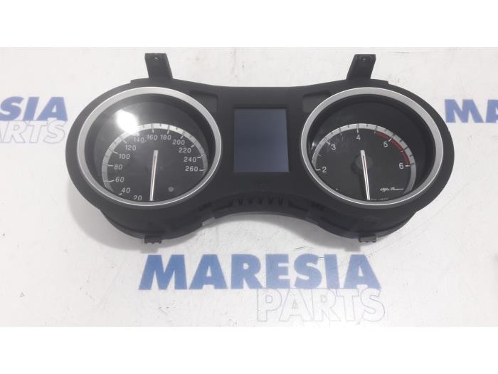 Begagnade Instrumentpanel Alfa Romeo 159 (939AX) 1.9 JTDm Pris € 85,00 Marginaltabell erbjuds av Maresia Parts
