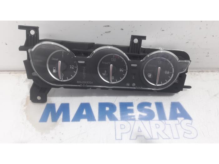 Usagé Affichage intérieur Alfa Romeo 159 (939AX) 1.9 JTDm Prix € 50,00 Règlement à la marge proposé par Maresia Parts