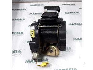 Used Rear seatbelt, left Lancia Thesis (841) 2.4 JTD 20V Autom. Price € 75,00 Margin scheme offered by Maresia Parts