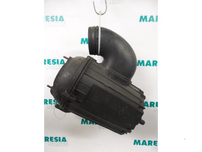 Begagnade Luftfilterhus Lancia Thesis (841) 2.4 JTD 20V Autom. Pris € 75,00 Marginaltabell erbjuds av Maresia Parts