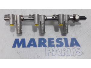 Used Fuel injector nozzle Peugeot 2008 (CU) 1.2 12V e-THP PureTech 110 Price € 30,00 Margin scheme offered by Maresia Parts