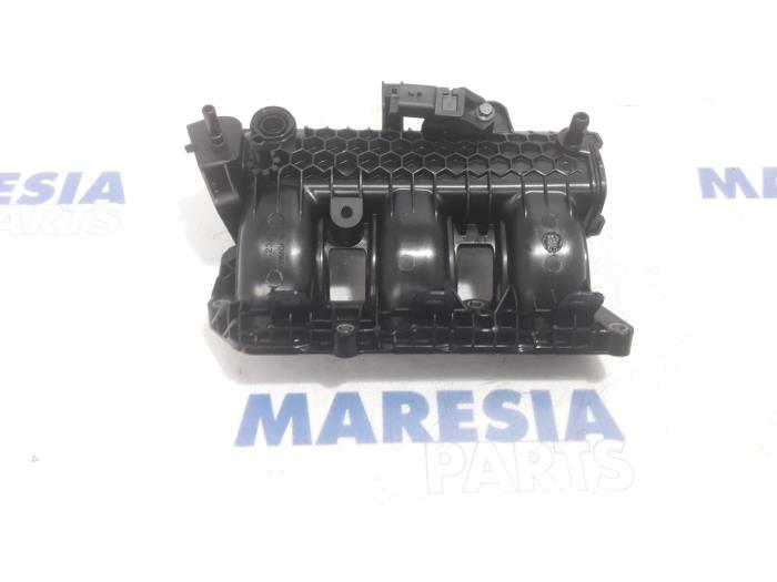 Używane Kolektor dolotowy Peugeot 2008 (CU) 1.2 12V e-THP PureTech 110 Cena € 34,95 Procedura marży oferowane przez Maresia Parts