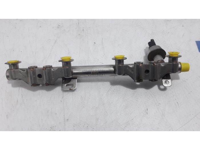 Fuel injector nozzle from a Renault Kangoo/Grand Kangoo (KW) 1.2 16V TCE 2014