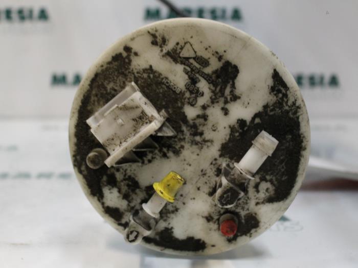 Usagé Pompe à carburant Lancia Thesis (841) 2.4 JTD 20V Autom. Prix € 105,00 Règlement à la marge proposé par Maresia Parts