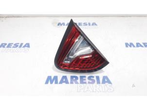 Używane Tylne swiatlo pozycyjne prawe Renault Captur (2R) 0.9 Energy TCE 12V Cena € 30,00 Procedura marży oferowane przez Maresia Parts
