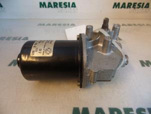 Used Front wiper motor Fiat Stilo (192A/B) 1.9 JTD 80 5-Drs. Price € 25,00 Margin scheme offered by Maresia Parts