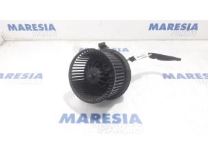 Usados Motor de ventilador de calefactor Dacia Duster (HS) 1.6 16V Precio € 50,00 Norma de margen ofrecido por Maresia Parts