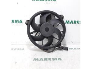 Used Fan motor Peugeot 407 (6C/J) 2.7 HDi V6 24V Price € 75,00 Margin scheme offered by Maresia Parts