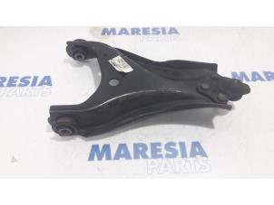 Used Front lower wishbone, right Dacia Duster (HS) 1.6 16V Price € 30,00 Margin scheme offered by Maresia Parts