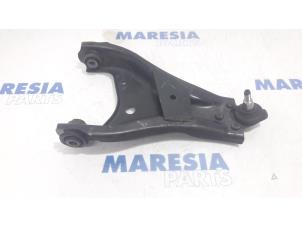 Used Front lower wishbone, left Dacia Duster (HS) 1.6 16V Price € 30,00 Margin scheme offered by Maresia Parts