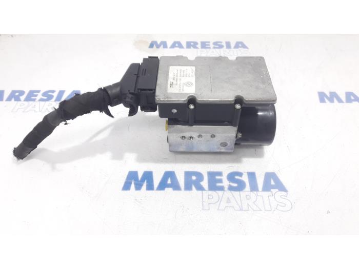Używane Pompa ABS Alfa Romeo 159 (939AX) 1.9 JTDm Cena € 157,50 Procedura marży oferowane przez Maresia Parts