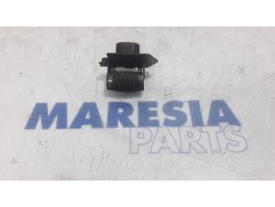 Usagé Résistance ventilateur Peugeot Bipper (AA) 1.3 HDI Prix € 30,25 Prix TTC proposé par Maresia Parts