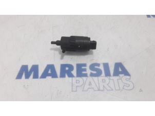 Used Windscreen washer pump Fiat Fiorino (225) 1.3 D 16V Multijet Price € 36,30 Inclusive VAT offered by Maresia Parts