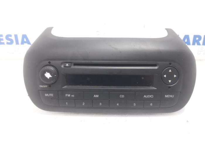 Reproductor de CD y radio de un Fiat Fiorino (225) 1.3 D 16V Multijet 2015