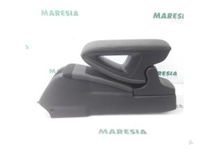 Used Armrest Citroen C4 Cactus (0B/0P) 1.2 PureTech 82 12V Price € 157,50 Margin scheme offered by Maresia Parts