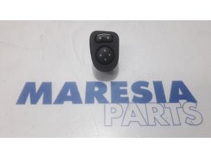 Usados Interruptor de retrovisor Fiat 500 (312) 1.2 69 Precio € 25,00 Norma de margen ofrecido por Maresia Parts