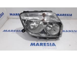 Used Headlight, right Dacia Duster (HS) 1.6 16V Price € 75,00 Margin scheme offered by Maresia Parts