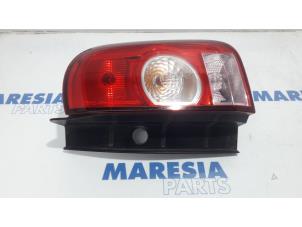 Used Taillight, right Dacia Duster (HS) 1.6 16V Price € 50,00 Margin scheme offered by Maresia Parts