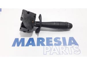 Usagé Commutateur combi colonne de direction Dacia Duster (HS) 1.6 16V Prix € 50,00 Règlement à la marge proposé par Maresia Parts