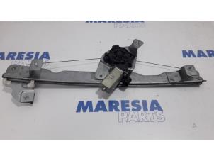 Usagé Moteur lève vitre avant gauche Dacia Duster (HS) 1.6 16V Prix € 50,00 Règlement à la marge proposé par Maresia Parts