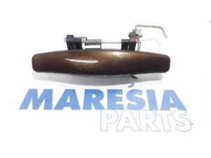 Used Rear door handle 4-door, left Dacia Duster (HS) 1.6 16V Price € 15,00 Margin scheme offered by Maresia Parts
