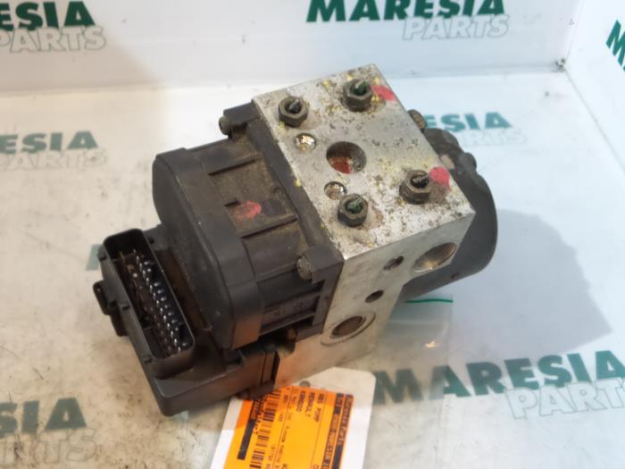 Usagé Bloc ABS Renault Kangoo (KC) 1.4 Prix € 74,99 Règlement à la marge proposé par Maresia Parts
