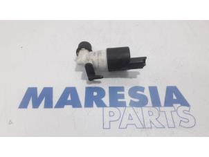 Used Windscreen washer pump Peugeot Partner (GC/GF/GG/GJ/GK) 1.6 BlueHDI 75 Price € 12,10 Inclusive VAT offered by Maresia Parts