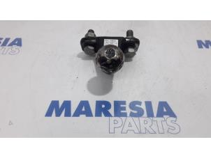 Used Towball Renault Trafic New (JL) 2.0 dCi 16V 115 Price € 60,50 Inclusive VAT offered by Maresia Parts