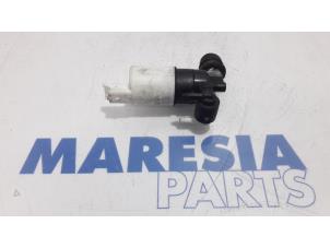 Usagé Pompe lave-glace avant Renault Trafic New (JL) 2.0 dCi 16V 115 Prix € 24,20 Prix TTC proposé par Maresia Parts