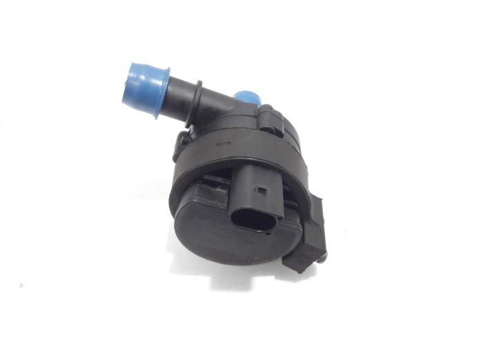 Water pump from a Renault Trafic New (JL) 2.0 dCi 16V 115 2014
