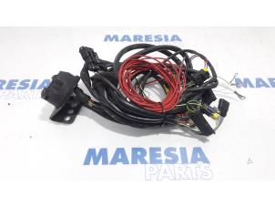 Used Towbar wiring kit Renault Trafic New (JL) 2.0 dCi 16V 115 Price € 60,50 Inclusive VAT offered by Maresia Parts